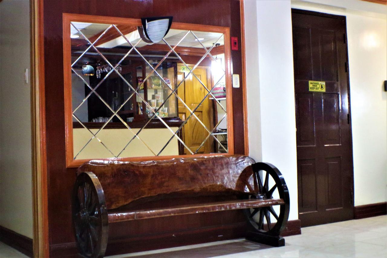 Zen Rooms Vest Grand Suites Bohol Tagbilaran City Ngoại thất bức ảnh