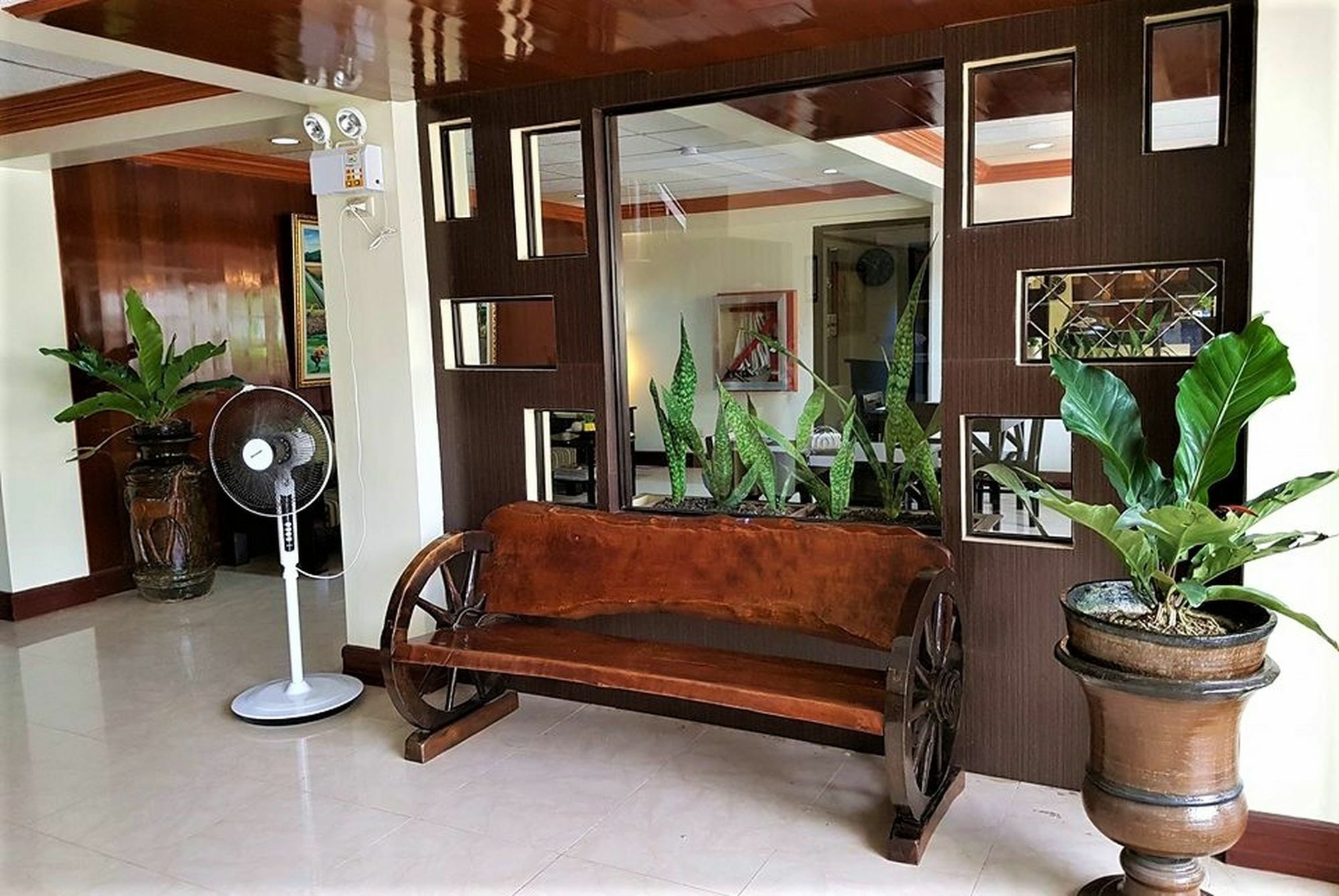 Zen Rooms Vest Grand Suites Bohol Tagbilaran City Ngoại thất bức ảnh